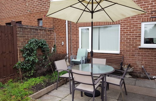 Stonnall House | BHX/NEC/JLR/BIRMINGHAM 4 Bedroom 8 Persons House Off Road Parking for 3-4 Cars