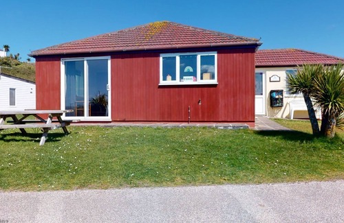 Hayle Cottage | Bide a wee is a chalet to enjoy the surrounding dunes and spectacular views across Hayle Estuary