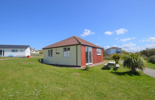 Hayle Cottage | Bide a wee is a chalet to enjoy the surrounding dunes and spectacular views across Hayle Estuary