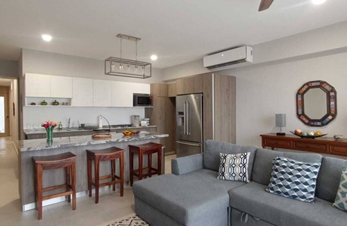 Puerto Vallarta Condo | Bienvenidos! Boutique building in the Versalles neighborhood of Puerto Vallarta!