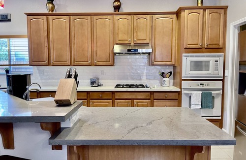 North Natomas House | Big 4 bedroom house with parkview 15 min to airport or downtown