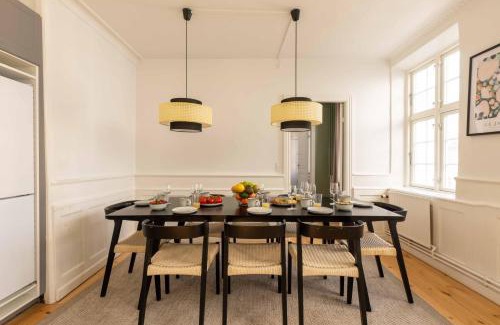 Copenhagen City Centre Apartment | Big 4 BR Apartment with Bathtub by CPH City Hall Square