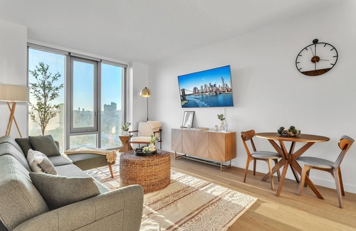 Port Morris Apartment | Big Apple Stylish Getaway - 3 Mins to NYC