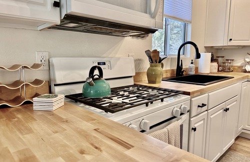 Sugarloaf House | Big Bear Cabin on Forest Edge w/Tesla Charger
