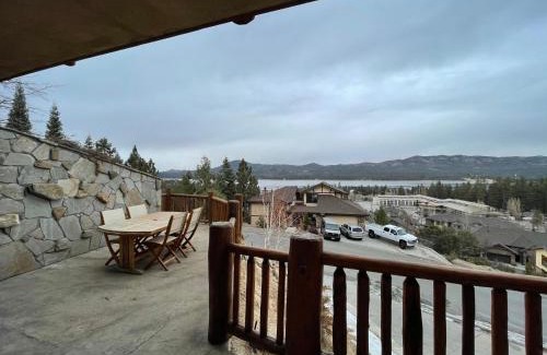 Ironwood Estates House | Big Bear Village View Haus is a large pet and kid friendly chalet with hot tub located a short walk to village