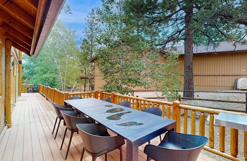 Eagle Mountain Estates Cabin | Big Bear White Skies #674