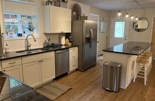 Hartwick House | Big Blue - 8 bedroom/8 baths, Recent renovation, 10 minute to Dreams Park