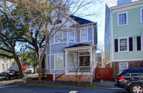 Savannah Victorian District House | Big Blue House - Near Forsyth Park - Lower Unit