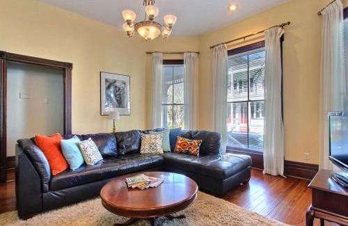 Savannah Victorian District House | Big Blue House - Near Forsyth Park - Lower Unit