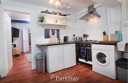 Leamington Spa House | BIG Contractor House in Leamington Spa with 7 Beds by PureStay - 14 Night min!