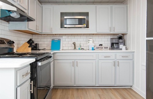 Crescent Beach Condo | Big Dog Friendly*1 blk to beach*Outdoor Shower