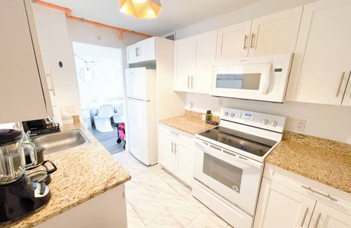 City Center Condo | Big family apartment in South beach with free parking