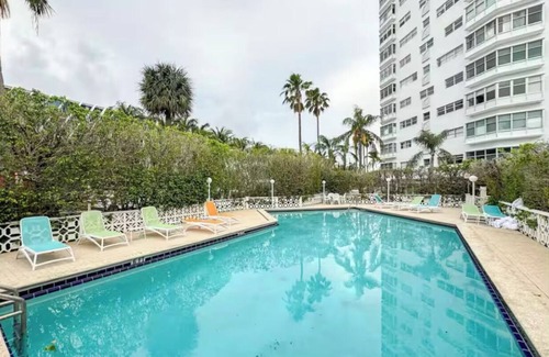 City Center Condo | Big family apartment in South beach with free parking