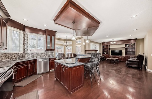 Symons Valley House | Big Family & Group-Friendly 9BR Home in NW Calgary