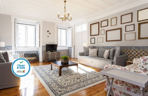 Encarnacao Apartment | Big Flat w/Terrace up to 22guests by Central Hill