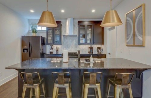 Urbandale Nations House | Big Group? 2x Homes: The Ultimate Nashville Stay!