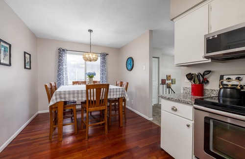 Midway House | Big Group Stay In Midway 12 Beds Central Location
