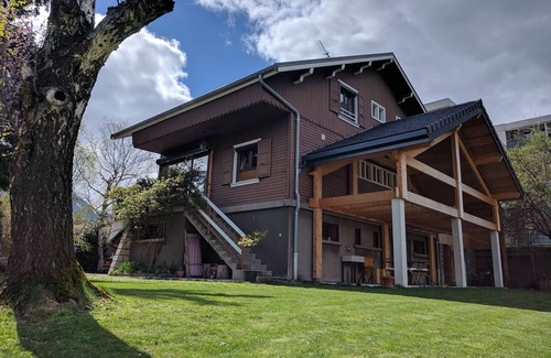 Saint-Jean-de-Maurienne House | Big House Chalet with garden and covered terraces