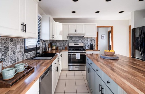 Kentwood House | Big House 2 Bedrooms in a House All to Yourself