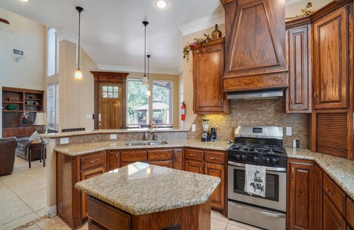 Dallas County House | Big House Big Patio with hot tub