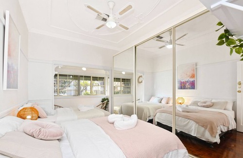 Hurstville House | Big House + Home Cinema & Queen Beds