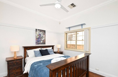 Hurstville House | Big House + Home Cinema & Queen Beds