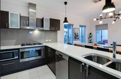 Melville House | Big house in Melville