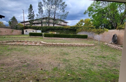 Highland House | BIG HOUSE, LARGE GATED YARD AND DOUBLE LIVING ROOM