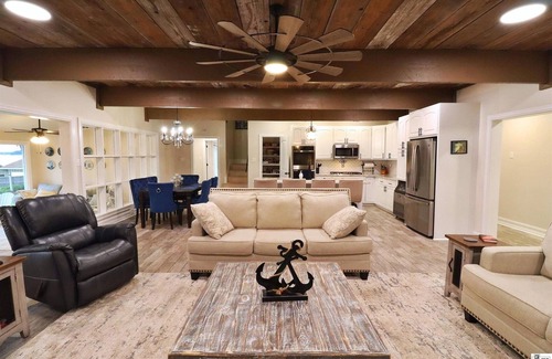 Farmerville House | Big Lake Gathering Place - Gather & Make Lasting Memories with Friends & Family