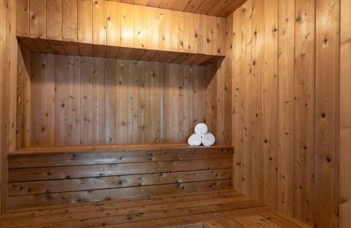 Big Lake House | Big Lake Lakeside Villa w Sauna