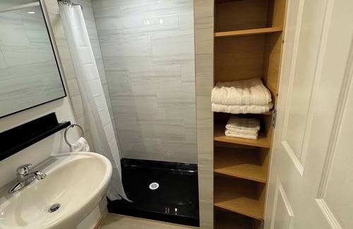 Ottawa Division Apartment | Big living-room, bedroom, and private bathroom brand new