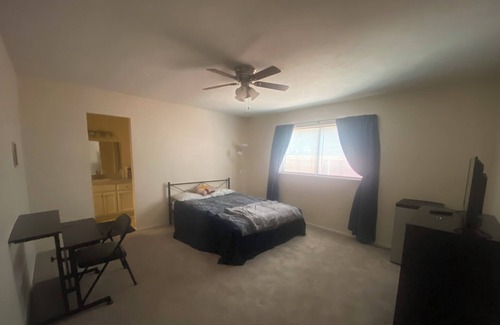 Lancaster House | Big Master Bedroom Studio-Like