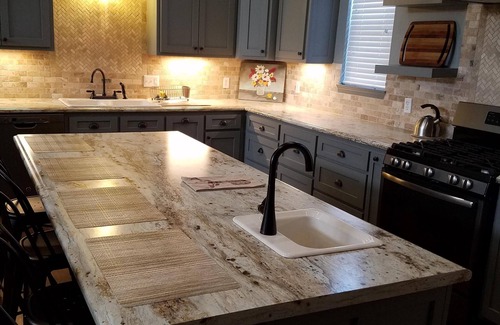Tie Plant House | BIG OAKS LODGE New Lodge! 3 bedroom, 3 1/2 baths, full kitchen and laundry.