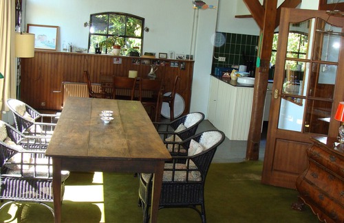 Nieuwkoop House | Big old farm with a thatched roof, private garden ending in a peaceful lake