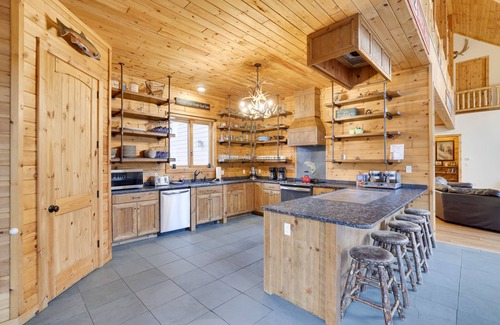 Tannersville House | BIG POCONO LODGE “Largest Home @ Camelback”