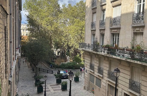 Cachan Apartment | Big room next to train B, 15 minutes go to center ville