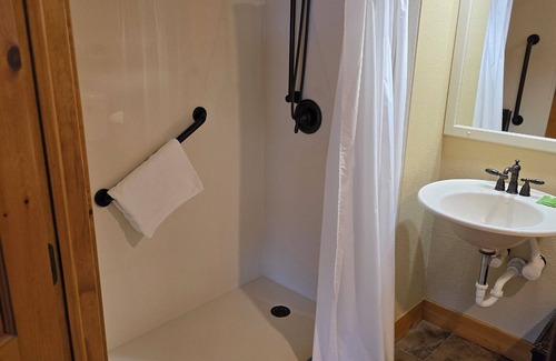 McGregor Hotel | Big Sandy Lodge and Resort
