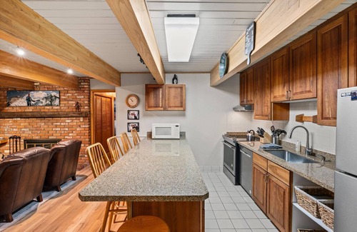 Aspen Condo | Big Savings, More Nights! 15% off 3 night stays thru Dec 14