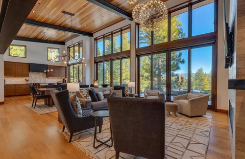 Ponderosa Palisades House | Big Sky at Schaffers - Deluxe 4 BR Private Hot Tub - Pet Friendly