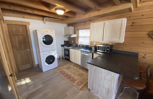 Gallatin Gateway House | Big Sky Retreat Cabin 1