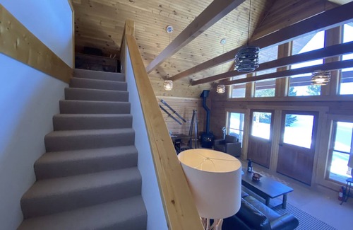 Gallatin Gateway House | Big Sky Retreat Cabin 1