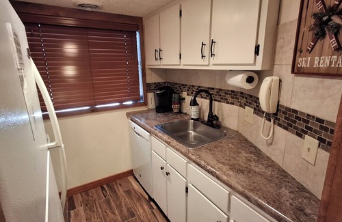 Beech Mountain House | Big Sky Villa - Spectacular Long-Range Mountain Views close to Skiing