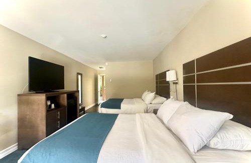 Tobermory Hotel | Big Tub Resort & Marina