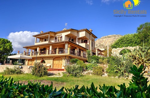 Terrasini Villa | Big villa overlooking the wonderful gulf of Castellammare