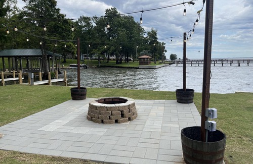 Summerton House | Big water lakefront with sunset views, large deck, private dock