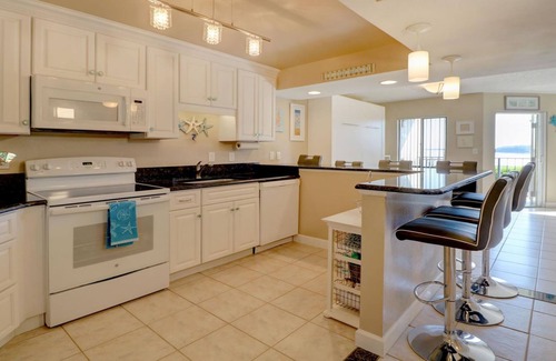 Tierra Verde Condo | BIG water view! UPDATED! Private pool, hot tub. gym, 3 min to Ft. DeSoto BEACH