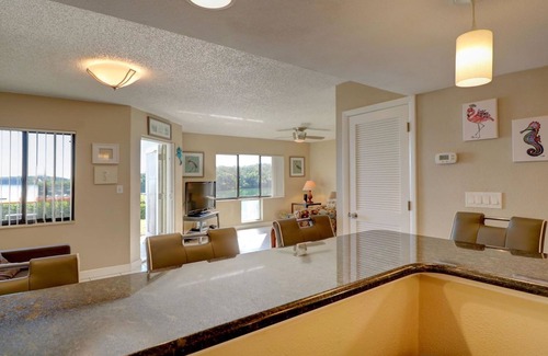 Tierra Verde Condo | BIG water view! UPDATED! Private pool, hot tub. gym, 3 min to Ft. DeSoto BEACH
