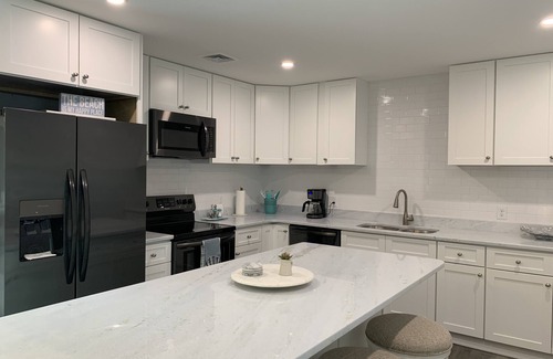 Litchfield by the Sea House | Big Wave ~ Brand New! 5Br, 3Ba. Sleeps 12. Half mile to Beach only 3 min away