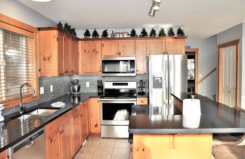 Snow Pine Estates Ski Chalet | Big White Large Dog Friendly Chalet with Private Hot Tub!