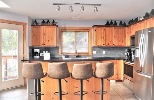 Snow Pine Estates Ski Chalet | Big White Large Dog Friendly Chalet with Private Hot Tub!